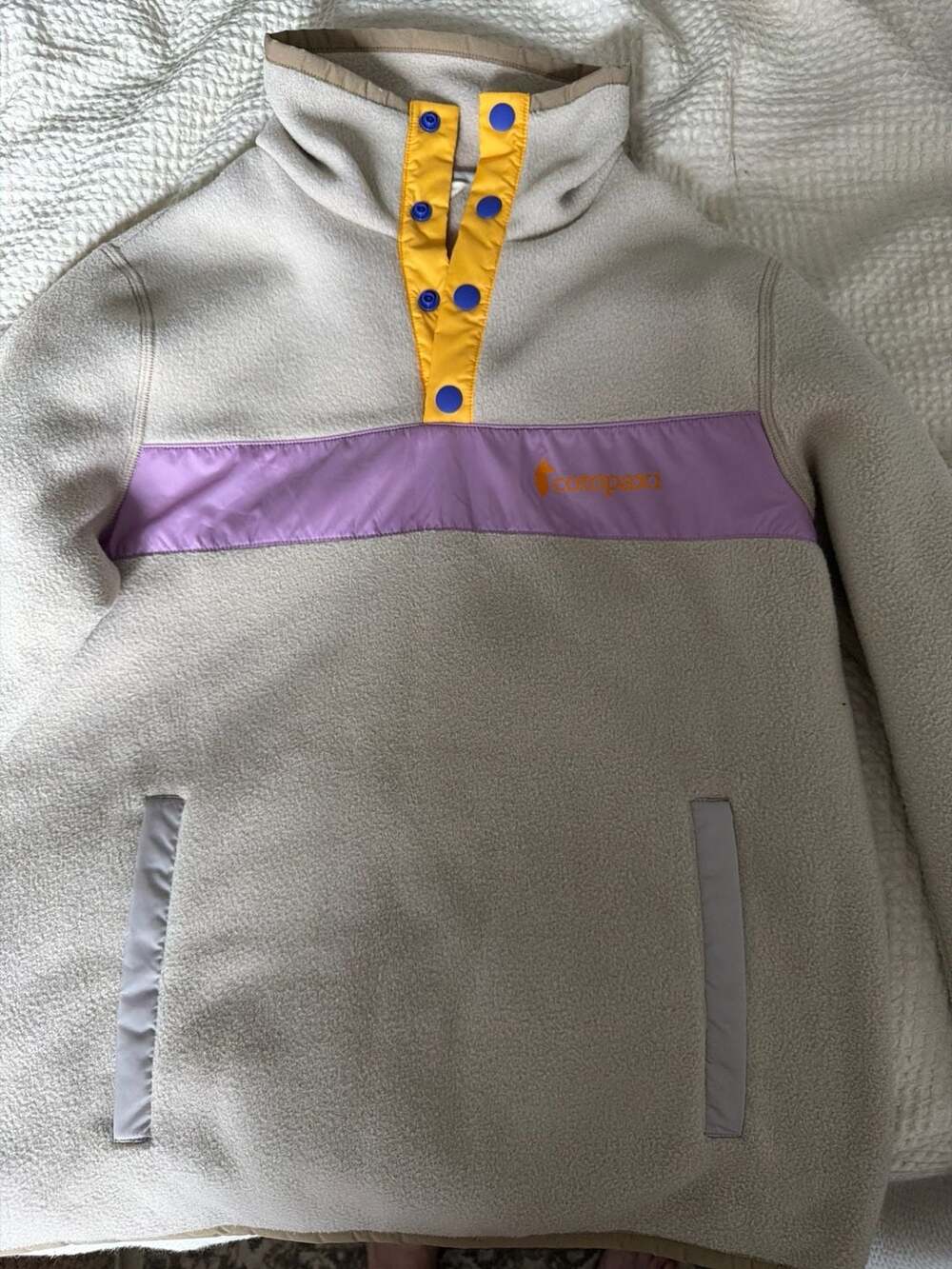 Cotopaxi Women's Teca Fleece Pullover in Sugar Cookie / Purple